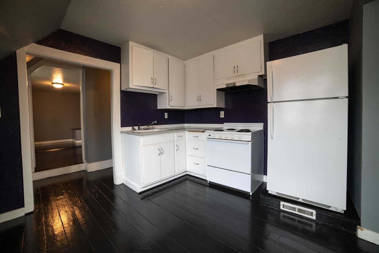 Primary Photo - 895 Howard - B