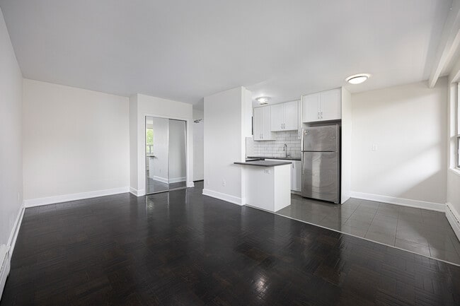 Building Photo - 3888 Bathurst Street