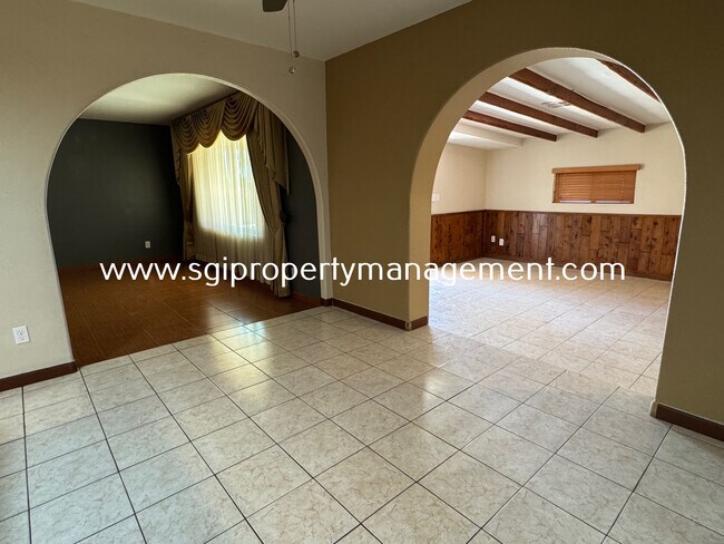 Foto del edificio - 4 Bedroom Phoenix home with pool
