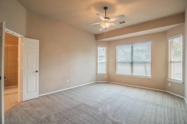 Foto del edificio - Gorgeous 3/2/2 plus office in Creekwood!