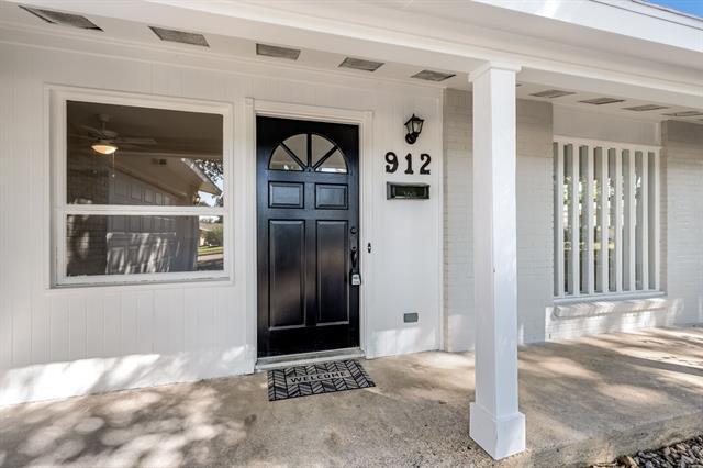 Building Photo - 912 Warfield Way