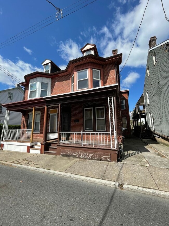 Building Photo - 459 New St