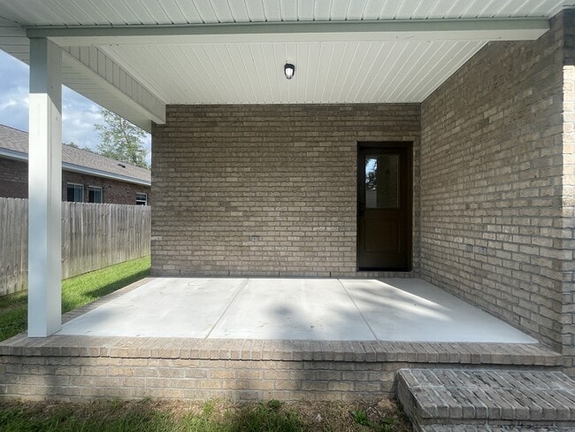 Building Photo - 1578 Hickory St