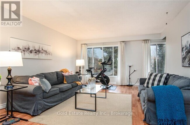 Photo du bâtiment - 49 Cedarwoods Crescent