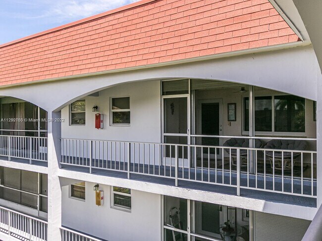 Foto del edificio - 541 Blue Heron Dr