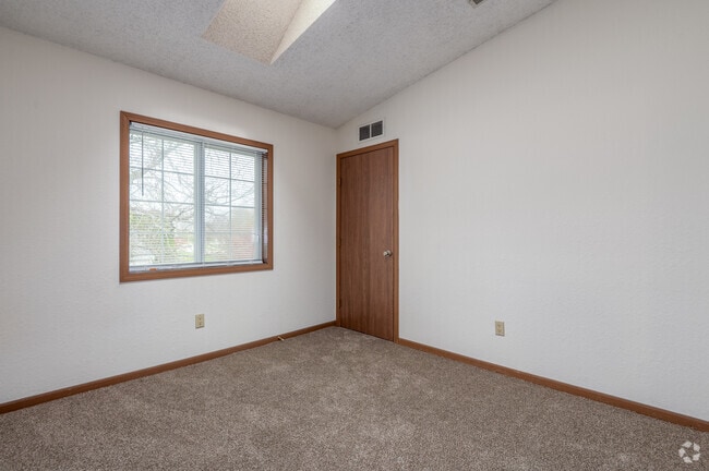 2BR, 2BA - 1,052SF - Bedroom - Villa DeNevue Apartments