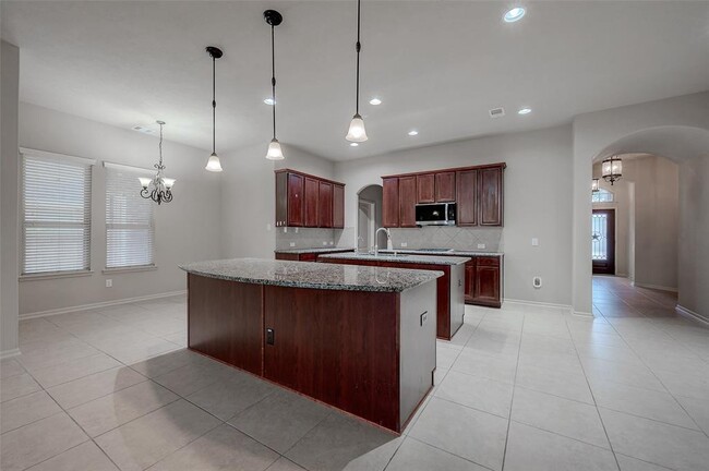 Foto del edificio - 2511 Golf Ridge Cir