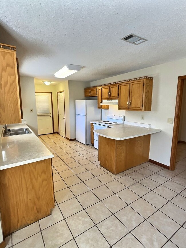 Building Photo - Spacious 4-Bedroom Home Near Downtown Ocea...