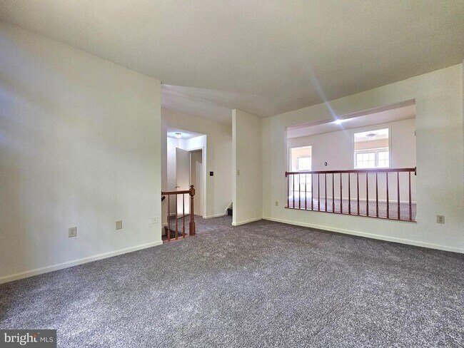 Building Photo - 4719 Gainsborough Dr