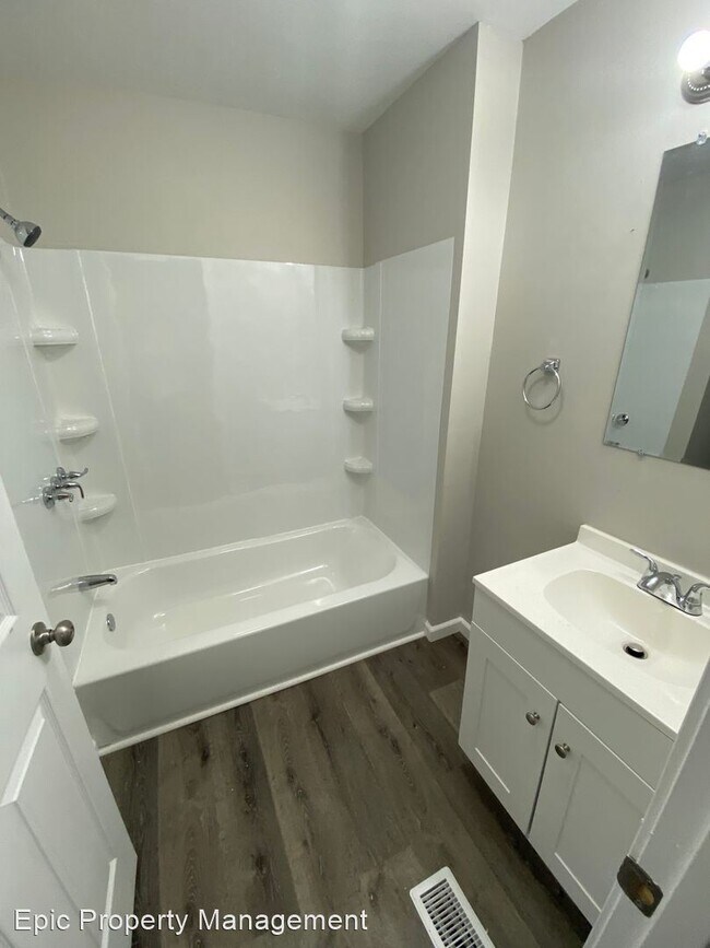 Foto del edificio - 3 br, 1 bath House - 1700 NW Polk St
