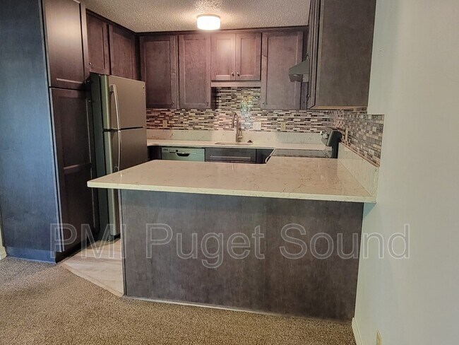 Building Photo - 1425 S Puget Dr