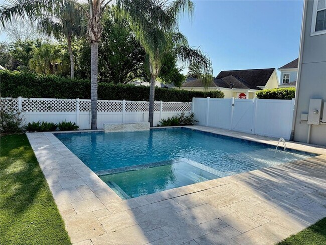 Foto del edificio - 1328 Celebration Ave