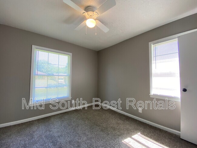 Building Photo - 463 Dreger Ave
