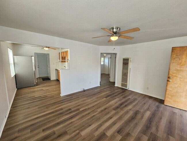 Foto del edificio - RETIREMENT COMMUNITY: Renovated Residence Hidden Gem 2 Bed/1 Bath - San Leandro
