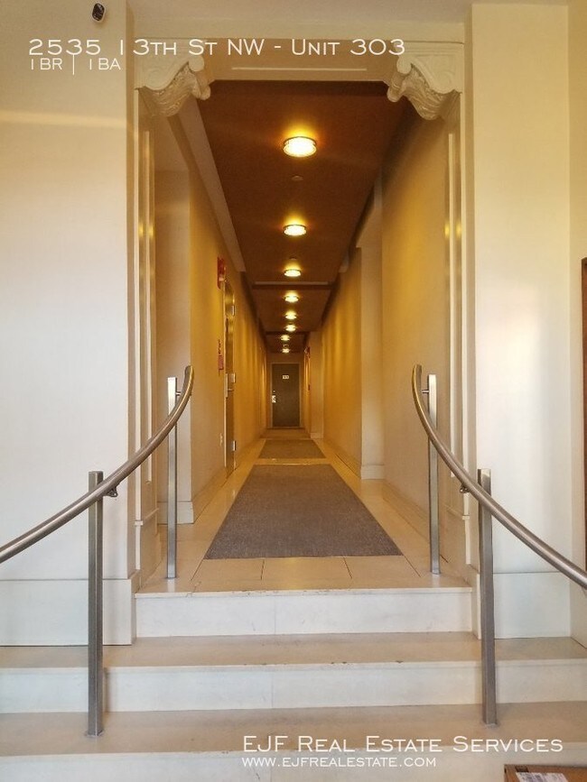 Foto del edificio - 2535 13th St NW