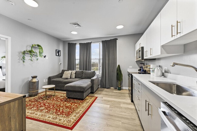 Building Photo - 95 Broadway