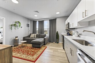 Building Photo - 95 Broadway-SI ID1240304P