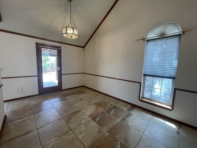 Foto del edificio - 6308 Montano Pointe Rd NW