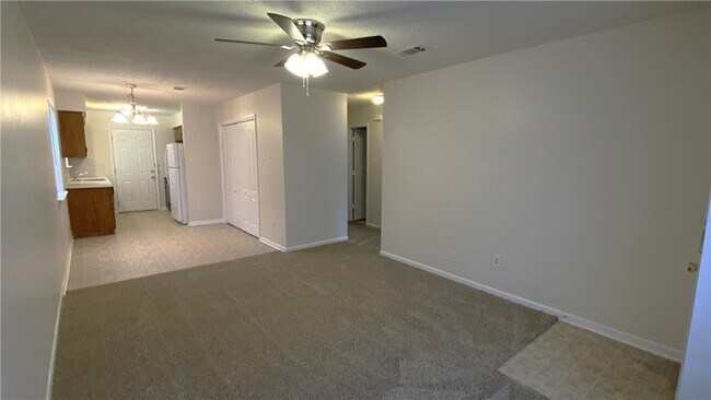 Foto del edificio - 3317 Longleaf Cir
