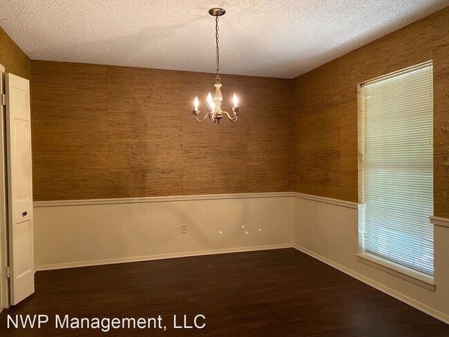 Building Photo - 3 br, 2 bath House - 805 Spring Creek