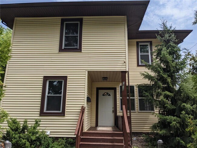 Building Photo - 1418 Oliver Ave N