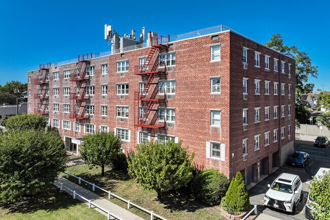 Foto del edificio - Maple Crest Apartments at Williston Park