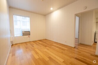 Building Photo - 1117 SW Alder St