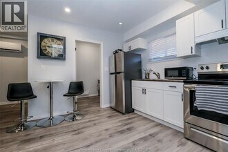 Building Photo - 493 University Ave W