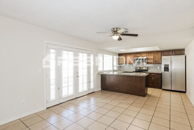 Foto del edificio - 8308 W Indianola Ave