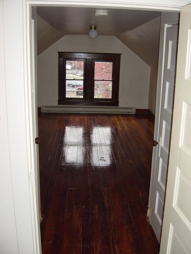 Building Photo - 9 Wallace Avenue