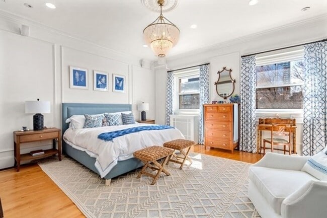 Building Photo - Back Bay Commonwealth Avenue 2 BR 2.5 BA w...