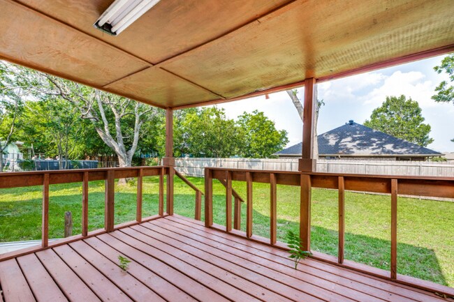 Building Photo - 909 N Anna St