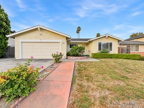 Building Photo - 40643 Encanto Way