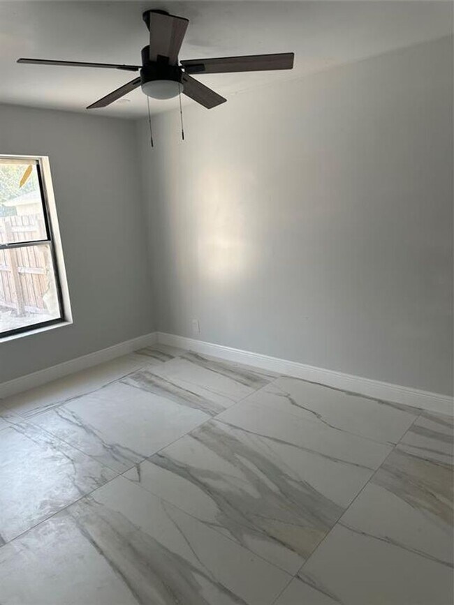 Building Photo - 1047 Goldenrod Rd