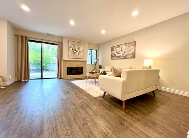 Foto del edificio - 5239 Riverdale Ct