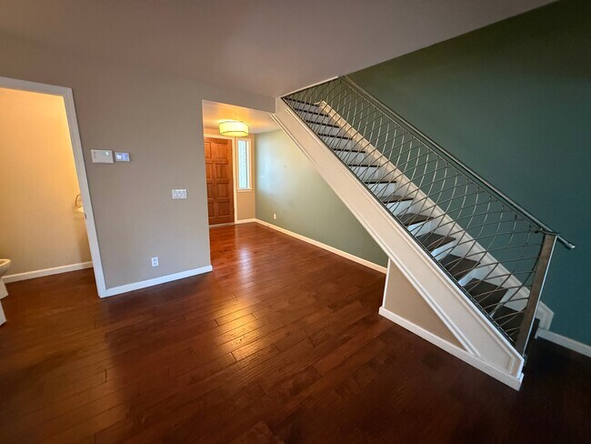 Foto del edificio - 2063 Village Ln