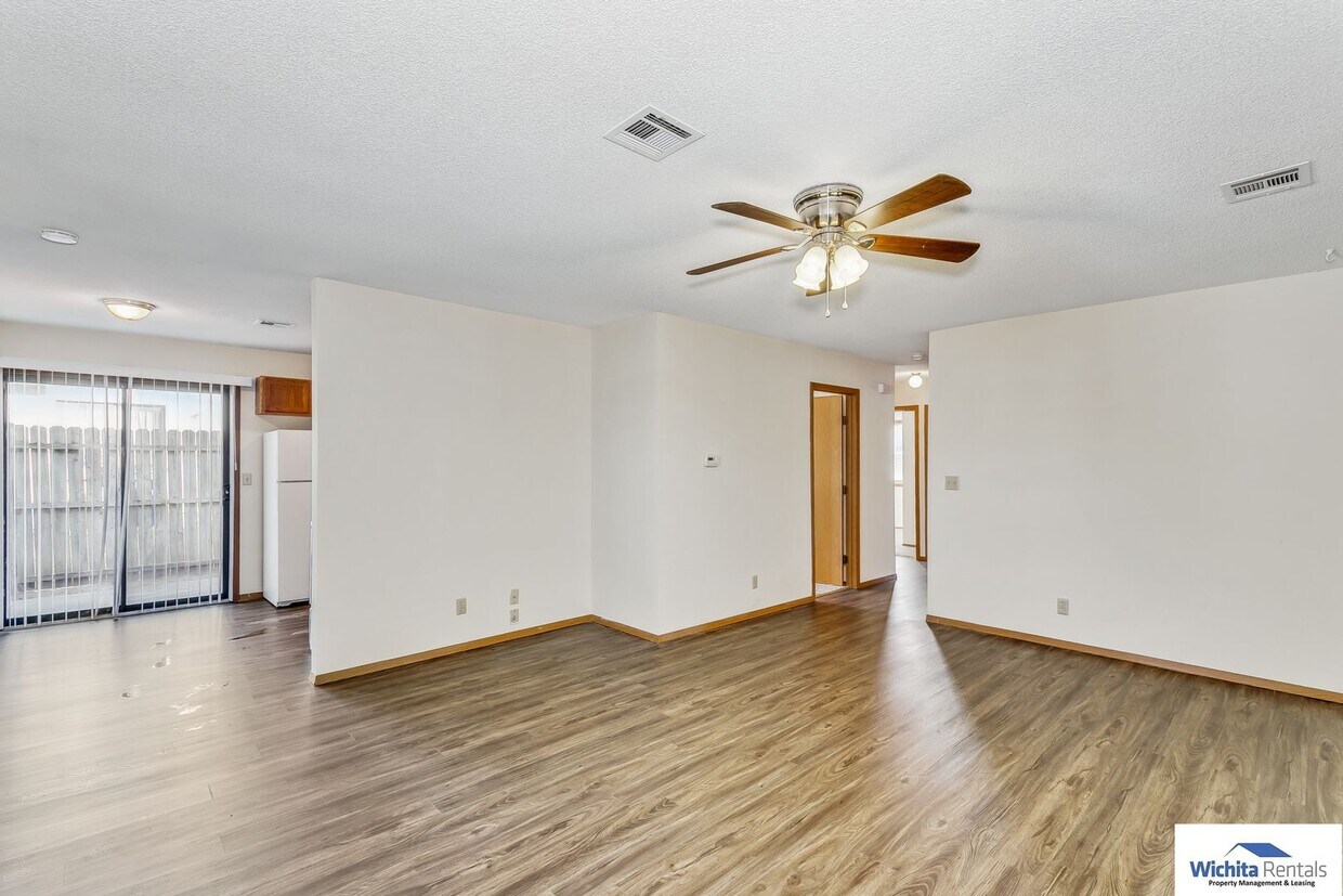Primary Photo - 3 bedroom 2 bath duplex - Derby Schools
