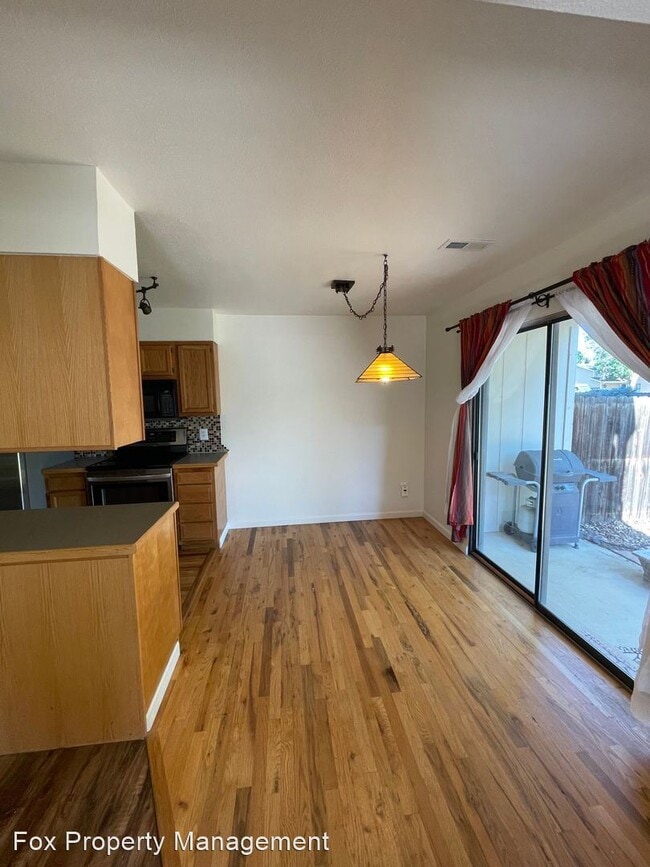 Building Photo - 3 br, 2.5 bath House - 1219 W. Centaur Cir...