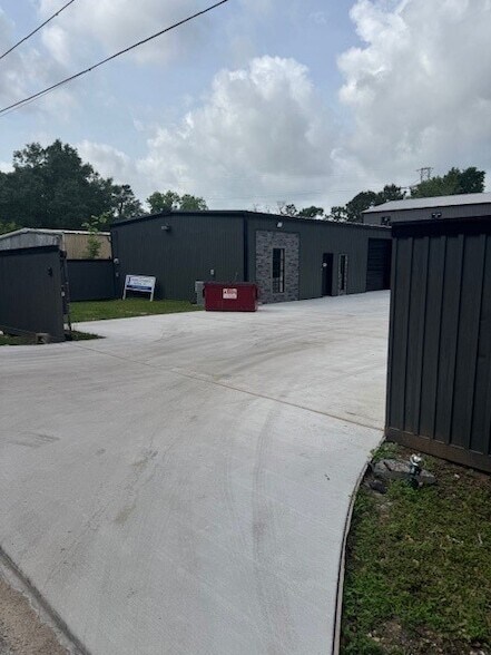 Foto del edificio - 18723 Mirror Lake Dr