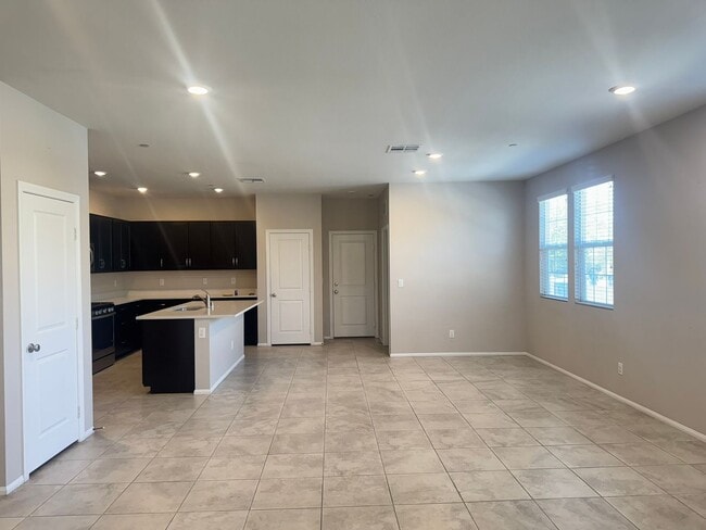 Building Photo - Beautifully Upgraded Townhome in Inspirada