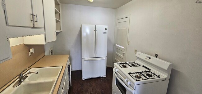 Building Photo - 1902 Huff St