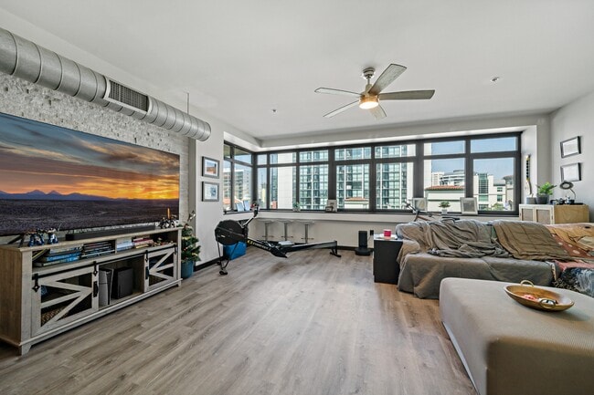 Foto del edificio - 1551 Fourth Ave