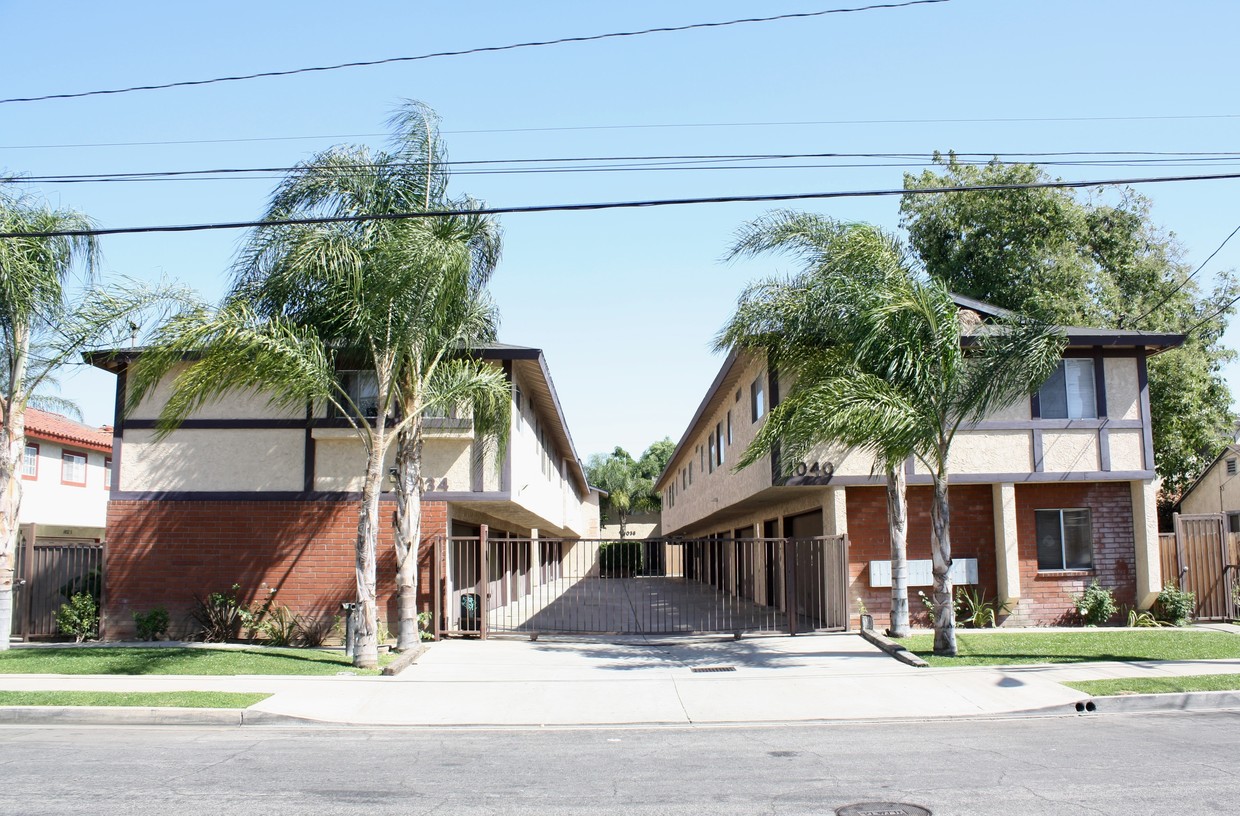 Building Photo - 1034-1040 Carob Way