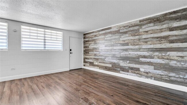 Building Photo - 1545 Spruce Terrace