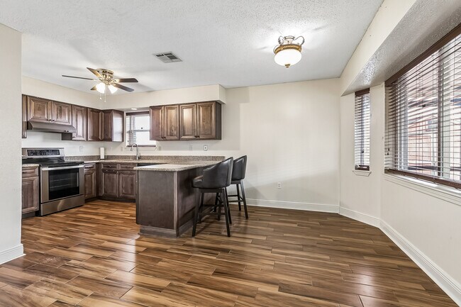 Foto del edificio - 1501 Somerset Pl