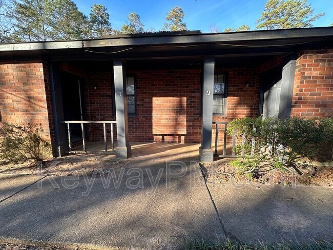 Building Photo - 4589 Hickory Dr