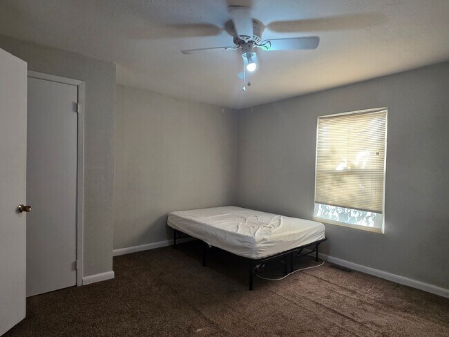 Foto del edificio - Knoxville 37921 - 3 bedroom 1 bath - call ...