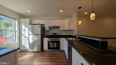 Building Photo - 18730 Martins Landing Dr