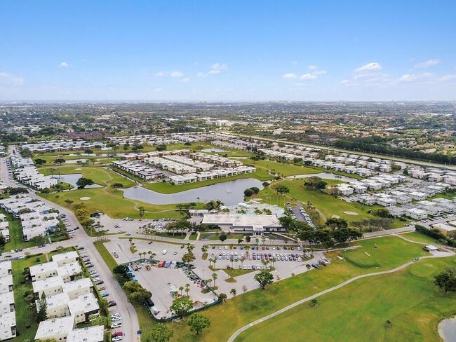 Building Photo - 98 Capri B