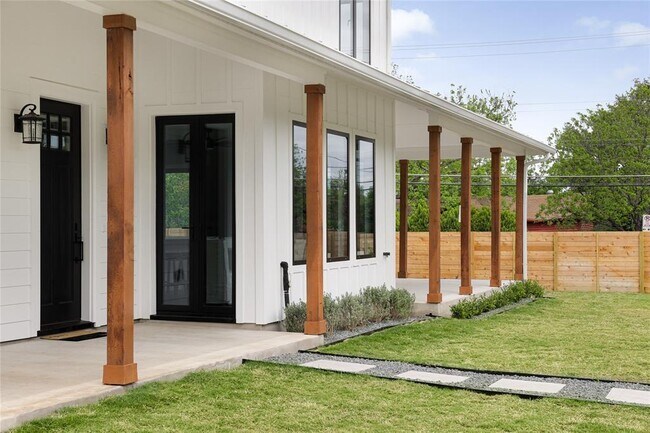 Foto del edificio - 2100 Chicon St